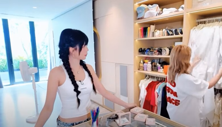 Ngọc Trinh曬豪宅內部設施曝光 Đặc biệt, phòng của Ngọc Trinh không thể thiếu những tủ chứa quần áo, váy vóc, phụ kiện thời trang…