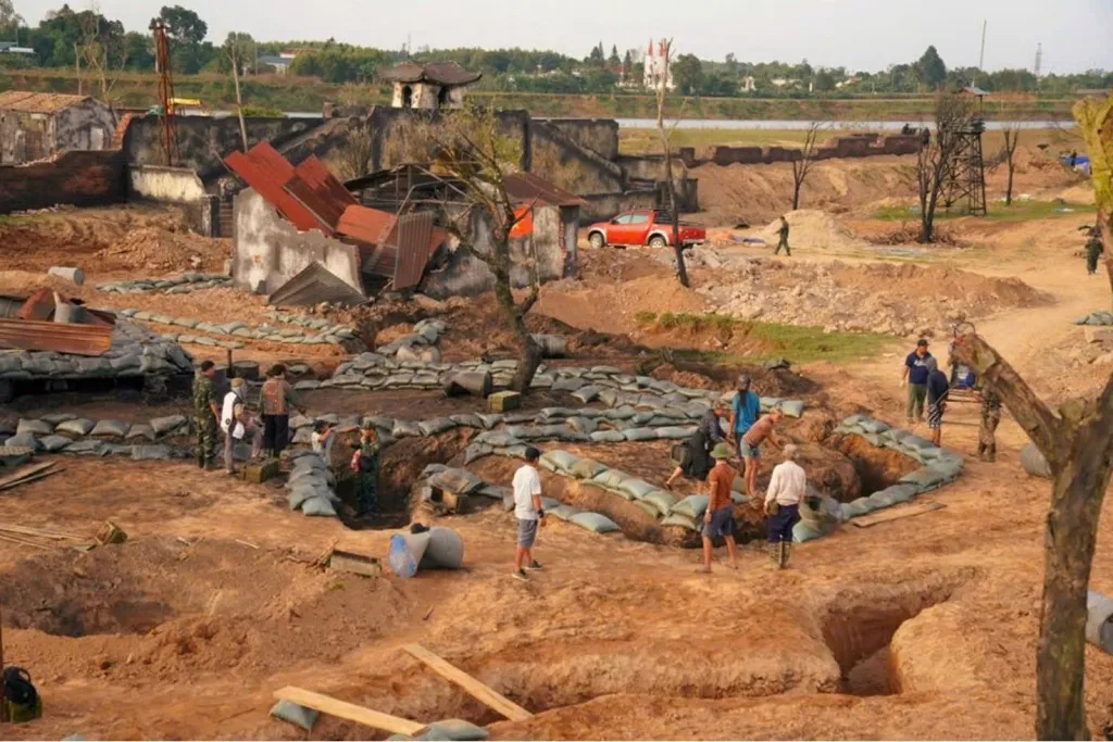 Phim trường "Mưa đỏ" rộng 50 ha được dựng bên bờ sông Thạch Hãn. (Ảnh: ĐPCC)