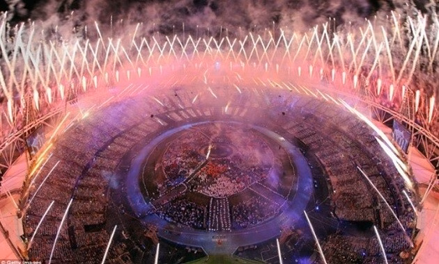 Sân vận động London – Biểu tượng thể thao của Olympic Stratford West Ham thuê sân London Stadium trong vòng 99 năm.