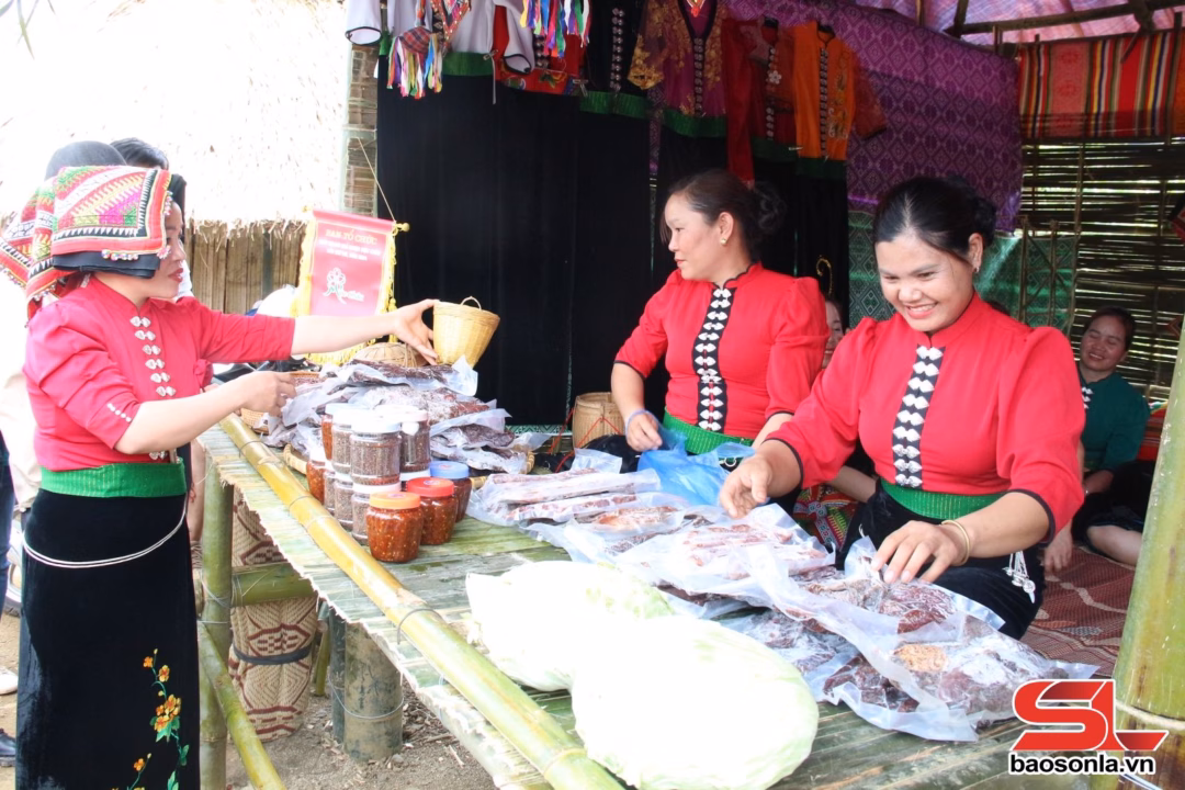 Cà phê Sơn La là món quà được du khách yêu thích.
