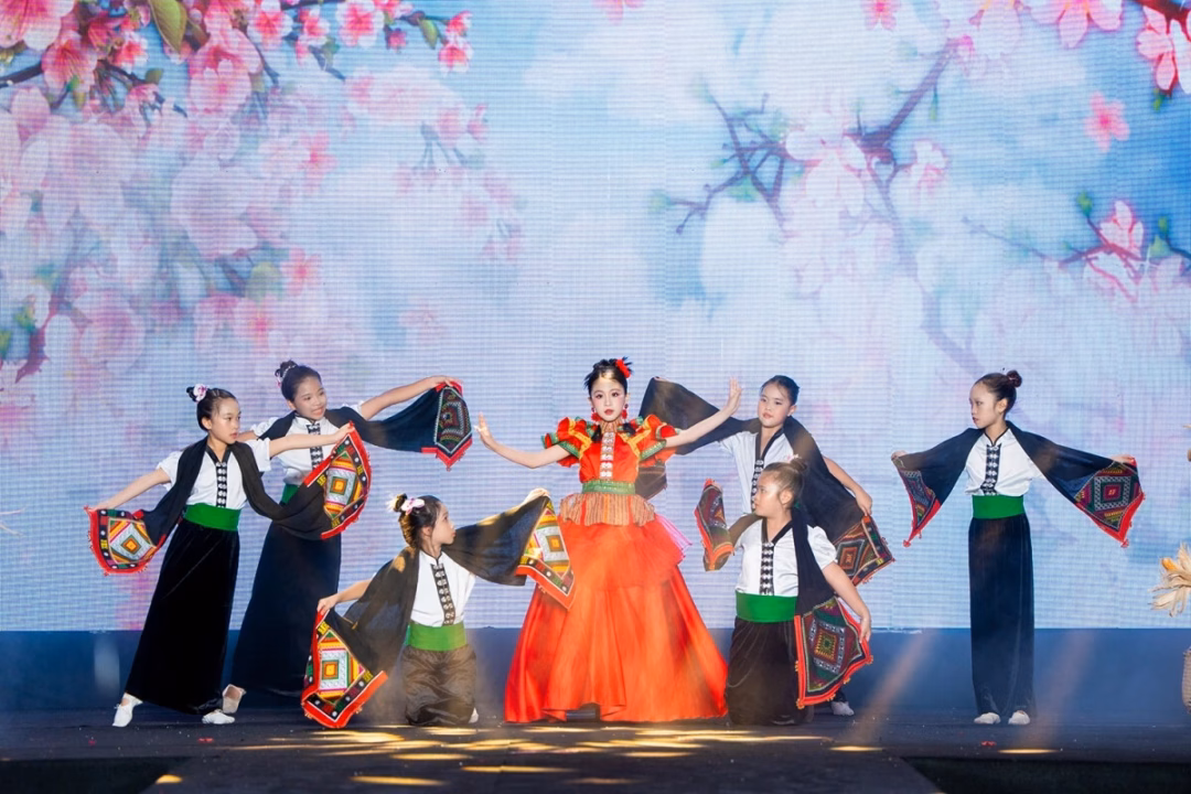 Tái hiện di sản văn hóa Tây Bắc với chương trình Vietnam Iconic Runway – Em Tây Bắc 2