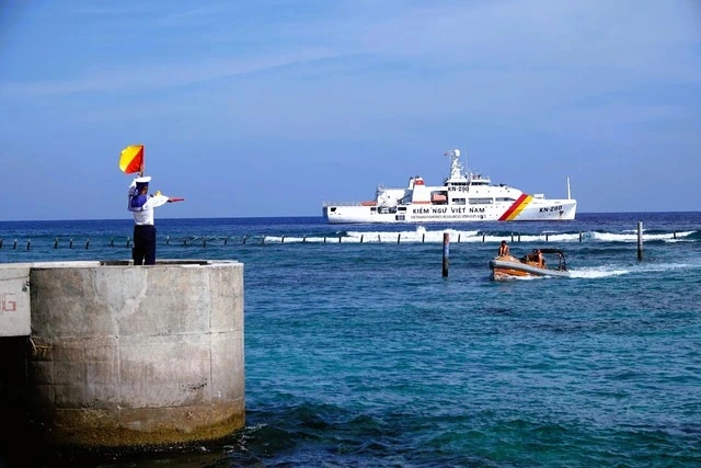 Tàu KN290 hiện đại của Việt Nam với nhiệm vụ đặc biệt trong diễu binh trên biển Tàu KN 290 tuần tra qua vùng biển Đá Lớn, Trường Sa