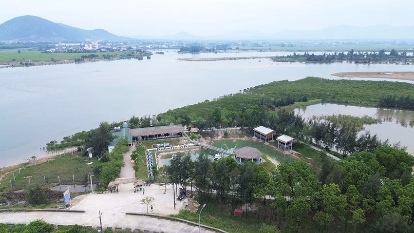 Thiên Cầm – Điểm hẹn sống chậm bên rừng đước và biển Gần 400 đoàn viên, thanh niên tham gia hưởng ứng làm sạch bãi biển Thiên Cầm