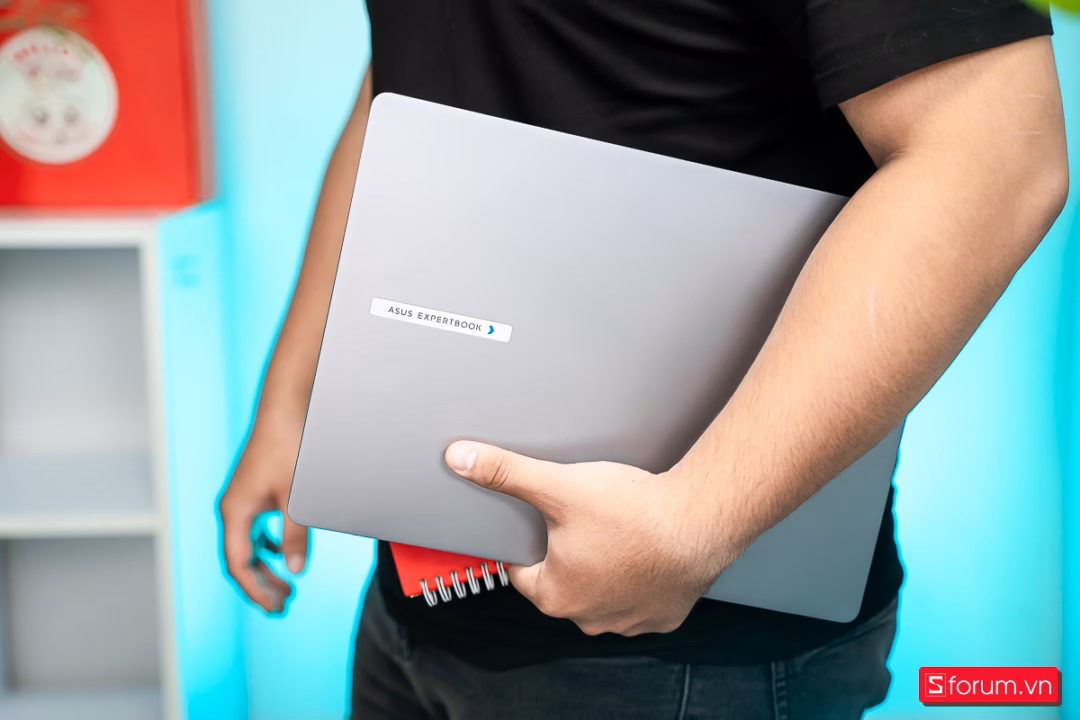 1. Laptop MacBook Air M3 Laptop ASUS ExpertBook P5 P5405
