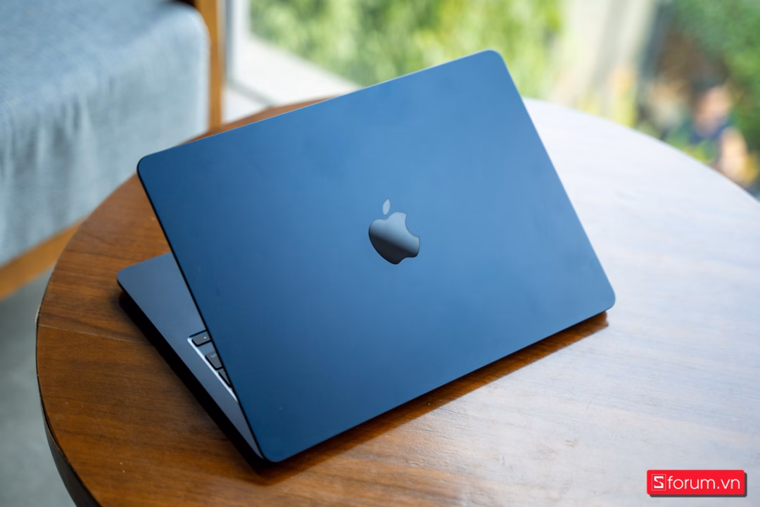 2. Laptop ASUS Vivobook S14 OLED Laptop MacBook Air M3