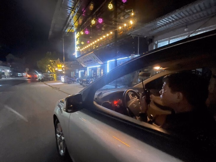 Tp Thanh Hóa kiểm tra liên ngành, xử phạt hơn ‘C SG giao thông Thanh Hóa làm việc tới 314 điểm kiểm tra liên từ tháng 7 tới đến nay trên địa điểm phát hiện 12 trường kiểm tra. Một tài xế vi phạm nồng độ cồn bị lập biên bản xử phạt - Ảnh: Công an tỉnh Phú Thọ
