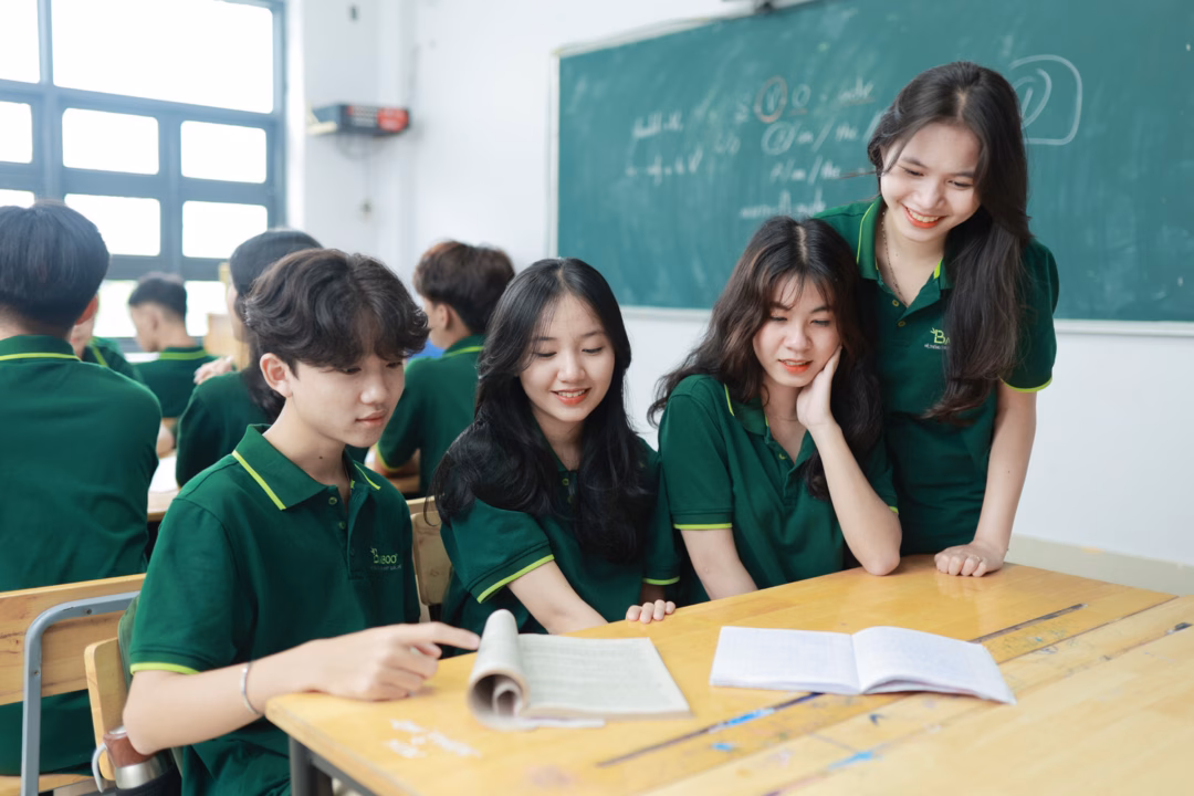 Trường Tre Việt: 100% học sinh khối 12 đạt tốt nghiệp THPT Quốc gia Học sinh của Bamboo School hưởng ứng Giải bóng đá truyền thống. Ảnh: Trường Tre Việt.