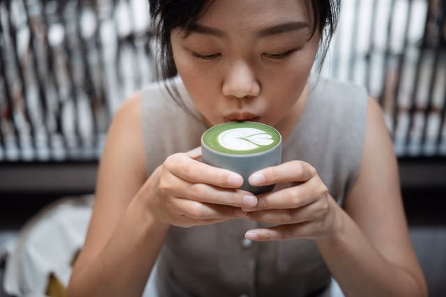 Uống Matcha quá mức có thể gây thiếu sắt cho người ăn chay Drinking too much matcha could contribute to an iron deficiency, nutritionists warn