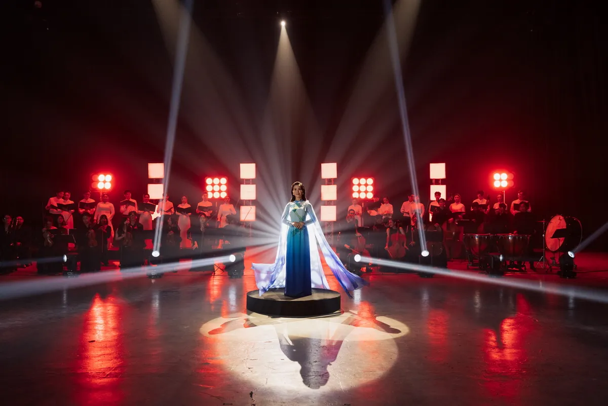 Võ Hạ Trâm ra mắt MV Gặp lại để thương Võ Hạ Trâm hát về hòa bình, về niềm tự hào là người con đất Việt - Ảnh 2.