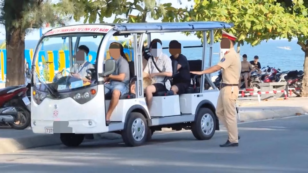 Xe điện du lịch ở Quảng Trị ‘đắp chăn’ vì quy định