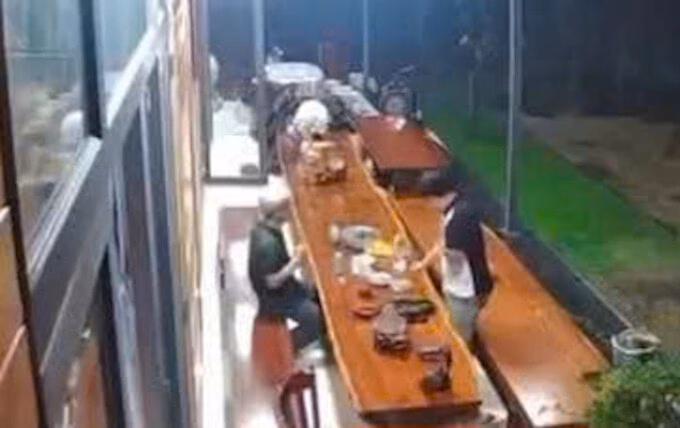 Bị nổ súng giữa bữa nhậu, một người đàn ông tử vong