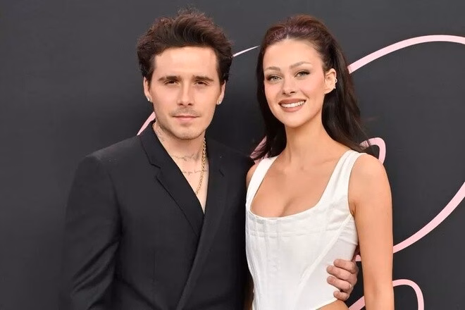 Brooklyn Beckham và vợ tổ chức lễ kỷ niệm một năm ngày cưới