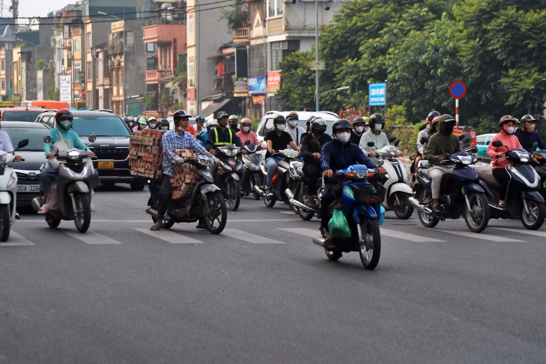 Hà Nội lên kế hoạch hạn chế xe máy chạy xăng, hỗ trợ chuyển đổi phương tiện xanh