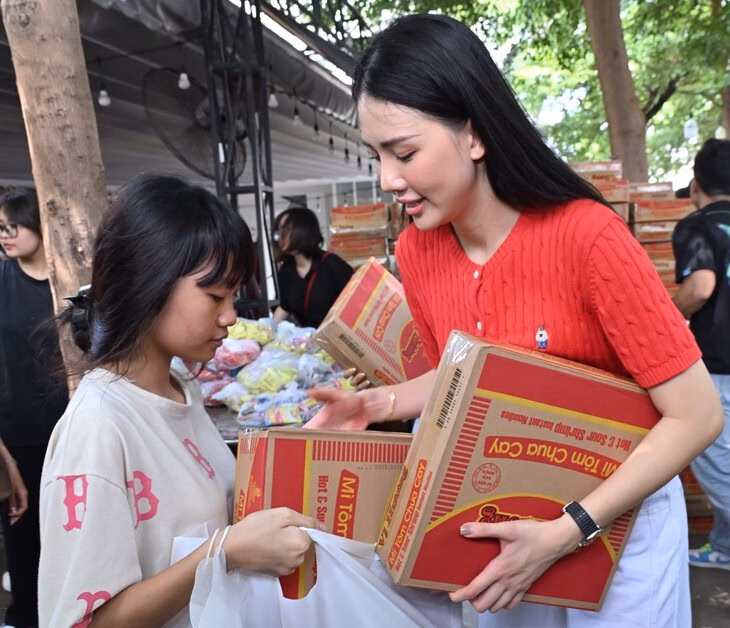 Các hoa hậu, á hậu 'góp lửa' sưởi ấm trẻ em bị ảnh hưởng bởi HIV/AIDS - Ảnh 5.