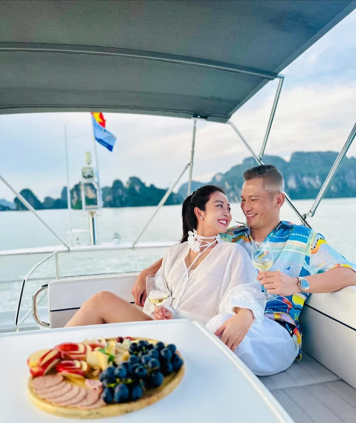 Hôn nhân của Jennifer Phạm và chồng doanh nhân trỉa qua 13 năm. Cả hai hiện có 3 con chung. (Ảnh FBNV)