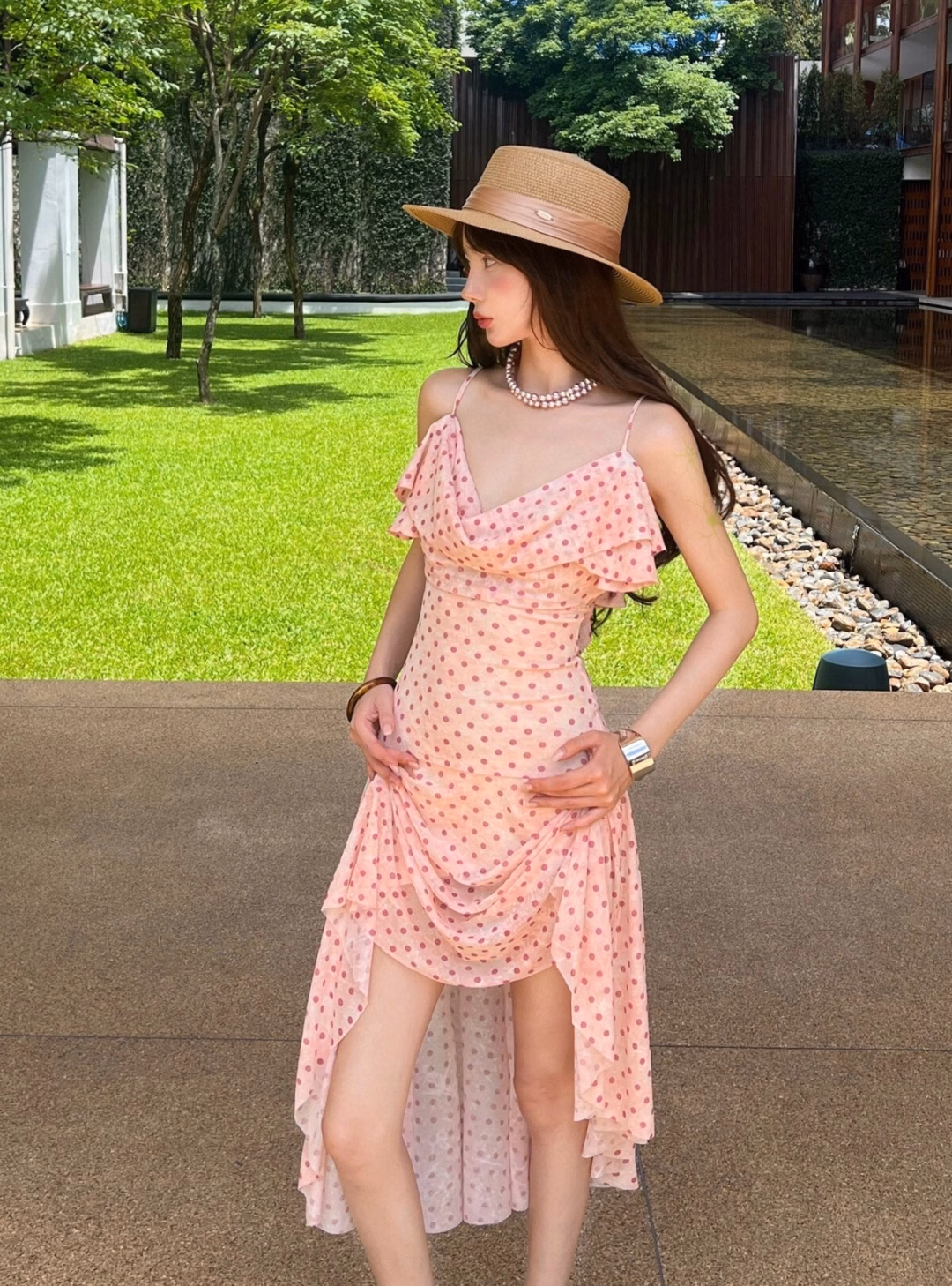 Mùa hè 2025: Chấm bi trở thành xu hướng thời trang