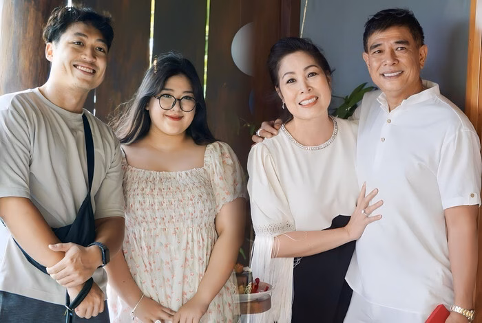 NSND Hồng Vân: Giảm 14kg tuổi 57, hạnh phúc với người chồng hiện tại