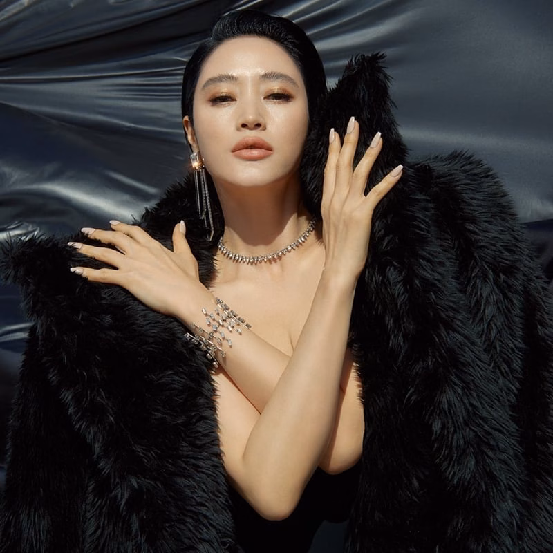 Nữ diễn viên 55 tuổi được mệnh danh chị đại quyền lực showbiz Hàn Cận cảnh vẻ đẹp "không tuổi" của biểu tượng gợi cảm hàng đầu màn ảnh Hàn Quốc. Naver.