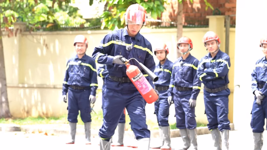 Tiến Luật và Lê Dương Bảo Lâm cũng bị kỷ luật do diễn tiểu phẩm