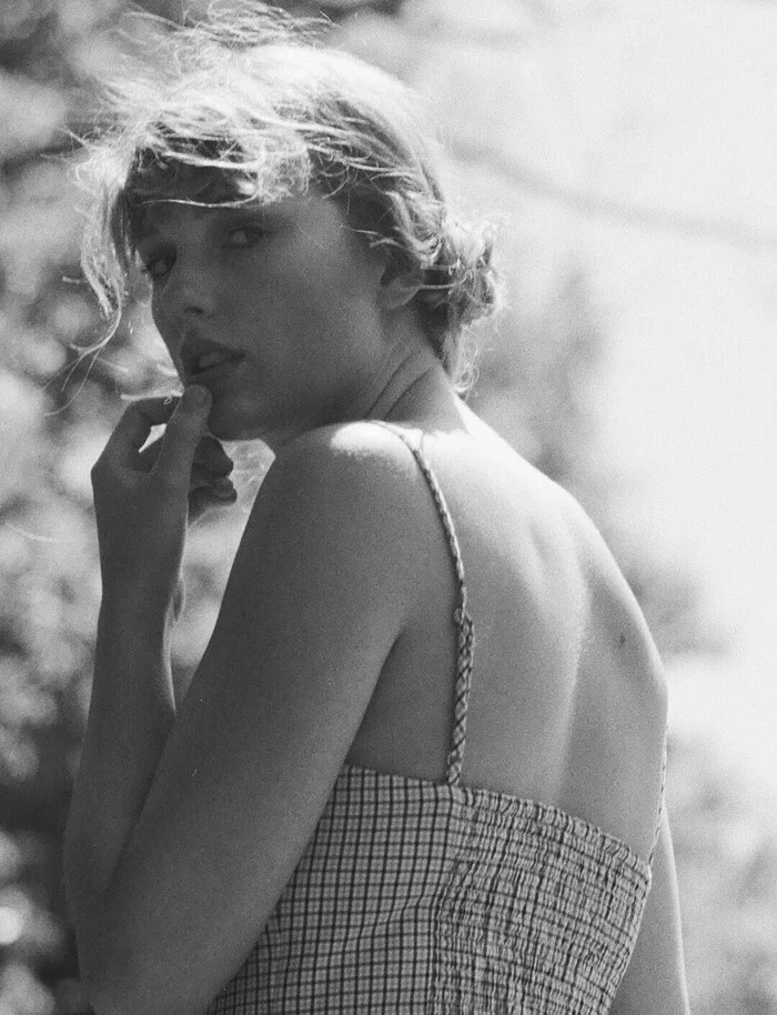 Vì sao tháng 8 luôn có bài hát buồn của Taylor Swift?