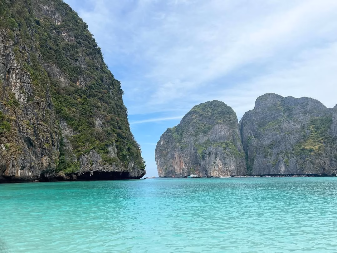 Vịnh Maya ở Thái Lan tạm đóng cửa phục hồi hệ sinh thái biển Ảnh: @storieswithinpassport