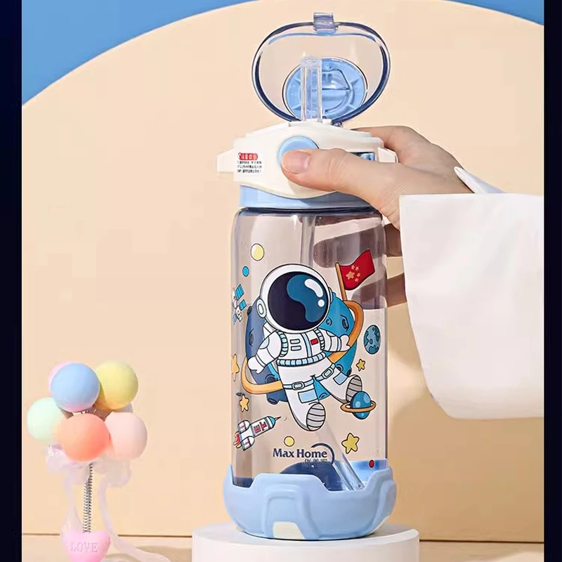 Bình Nước Cho Bé: Mẹo Chọn Loại Phù Hợp để Tránh Rủi Ro Sức Khỏe