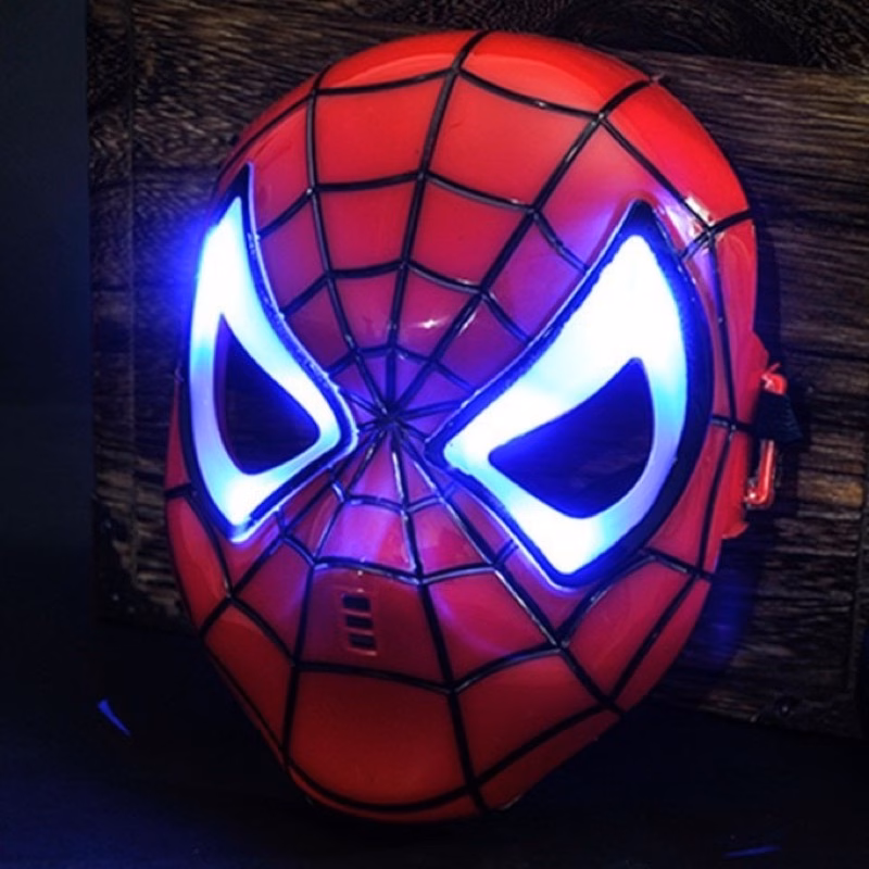 Tại Sao Mặt Nạ Hóa Trang Người Nhện Cảm Ứng Phát Sáng Lại Thành Quà Tặng Tuyệt Vời Cho Halloween Của Bé?