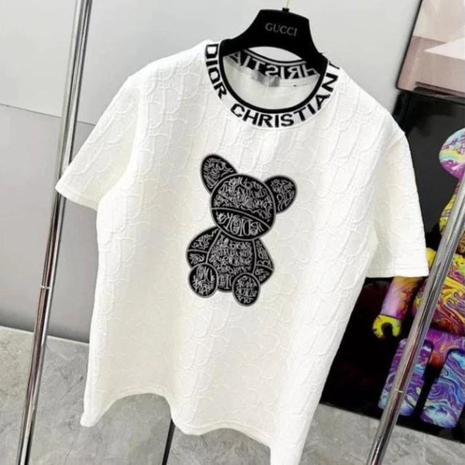 Tại sao áo thun nam cổ tròn dễ bị phai màu và cách chọn áo bền màu suốt mùa hè