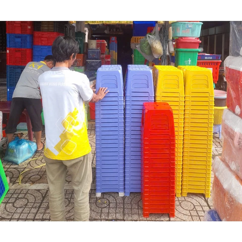 Ghế Nhựa Lùn – Lựa Chọn Thông Minh Hay Bẫy Chi Phí? Tôi Đã Học Được Gì Sau Khi Mua 10 Ghế Cho Cả Nhà