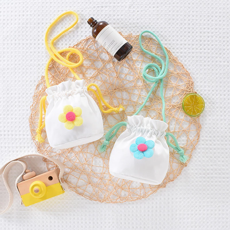 Làm sao để chọn túi xô chéo cho bé gái phù hợp với phong cách học đường?