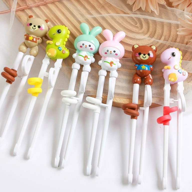 Làm thế nào để chọn đũa tập ăn cho bé phù hợp và tránh những sai lầm thường gặp của các bậc phụ huynh mới?