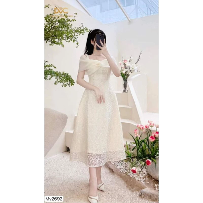 Tôi đã từng mặc sai váy ren trễ vai và đây là bài học tôi rút ra