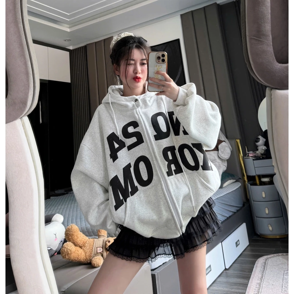 Áo khoác nỉ nữ mùa đông: Làm sao để không bị luộm côm và kém thời trang?