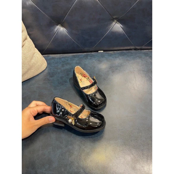 Làm thế nào để chọn búp bê đính quai ong da bóng phù hợp cho bé gái mà không陷入 sai lầm thường gặp khi mua đồ chơi?