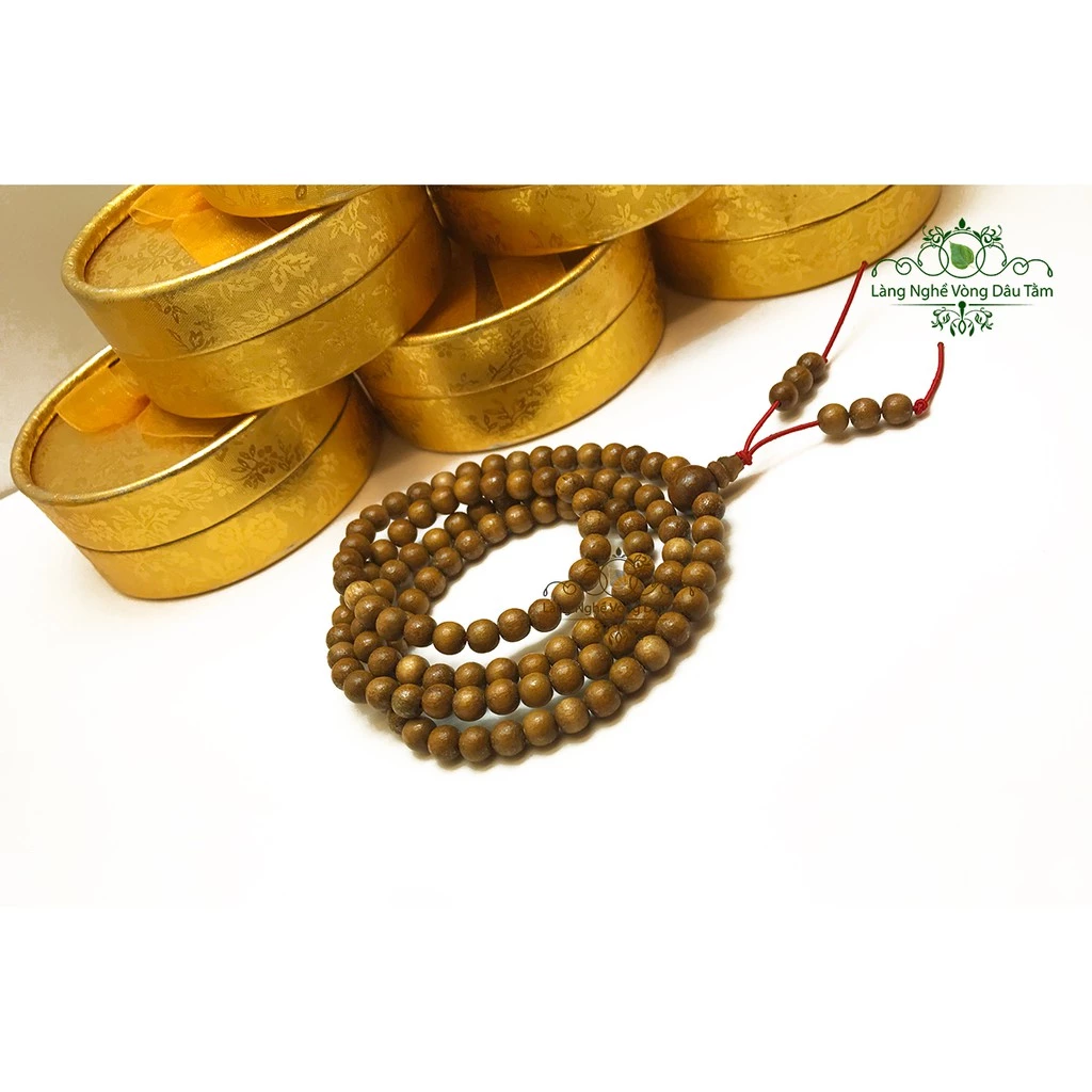 Làm sao để vòng dâu tằm phát huy tối đa tác dụng trừ tà mà vẫn thời trang?