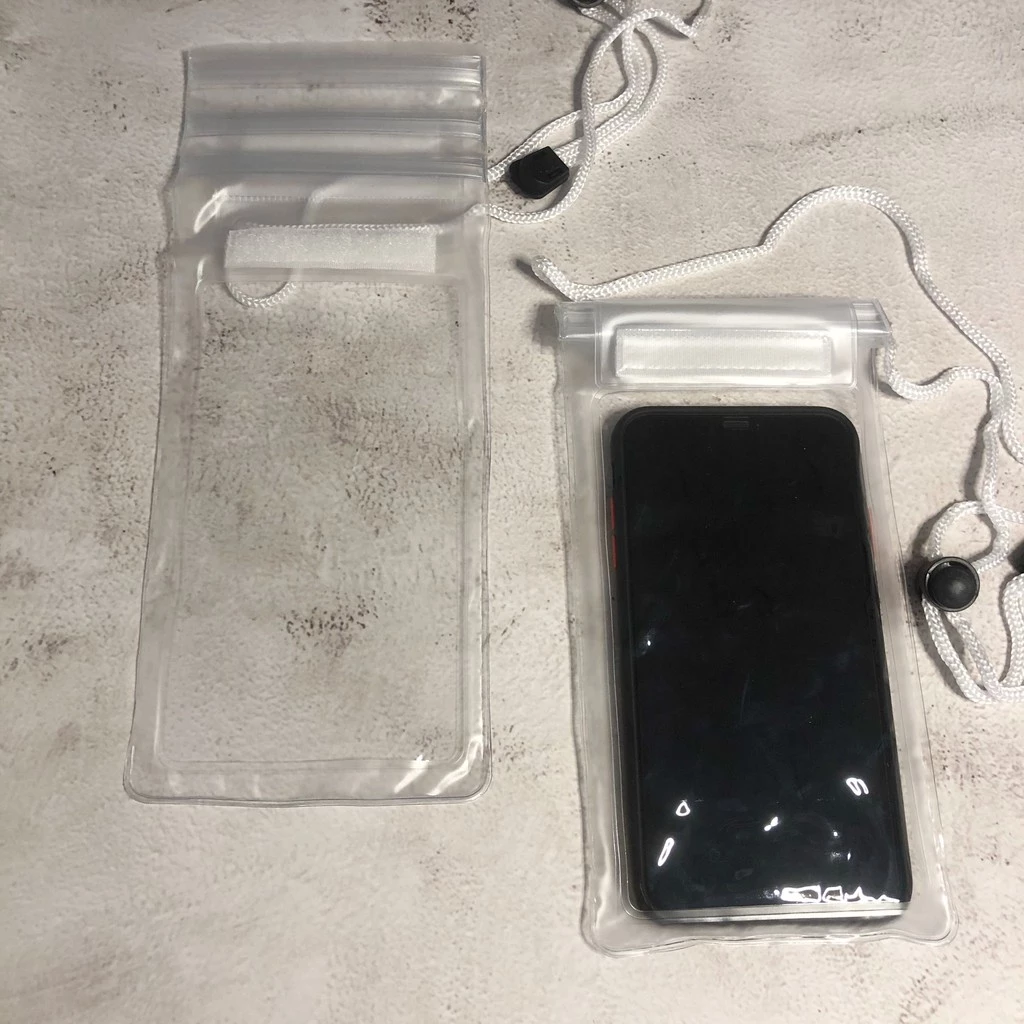 Làm thế nào túi chống nước điện thoại giúp tôi thoát khỏi nỗi lo hư hỏng khi đi biển?