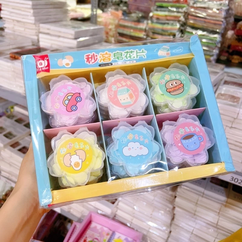 Tại sao xà bông giấy khô hình bông hoa lại là cứu cánh cho các ông bố bà mẹ bận rộn trong mùa du lịch hè?