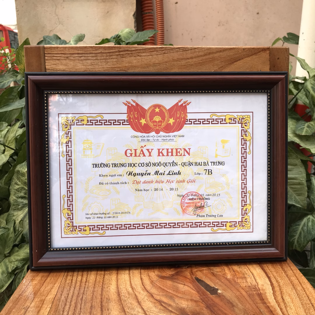 Lỡ Mua Khung Giấy Khen A3 Rồi, Làm Thế Nào Để Chọn Đúng Kích Thước Cho Bằng Khen Của Bạn?