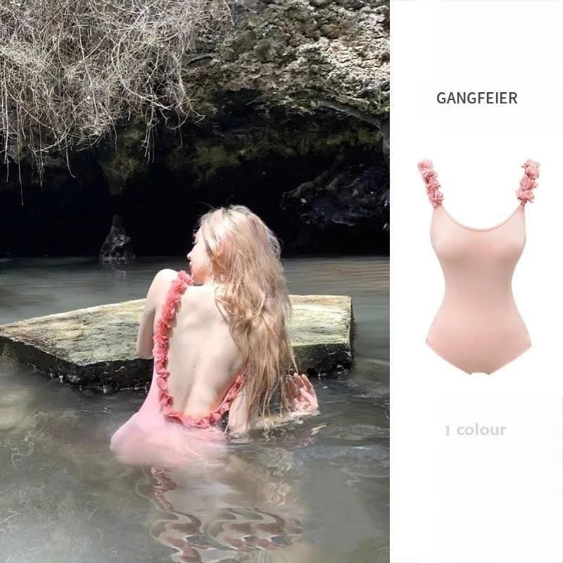 Mặc đồ bơi liền thân như thế nào để không lộ khuyết điểm cơ thể?