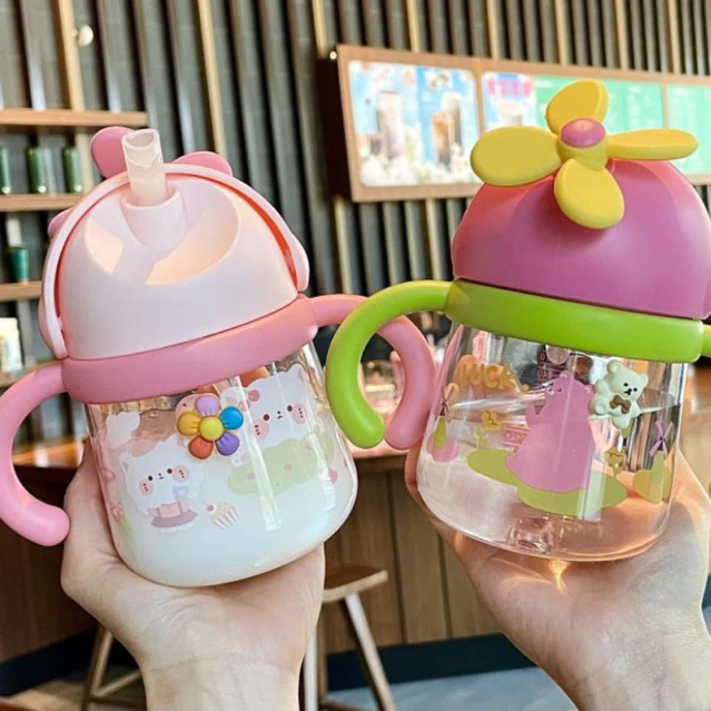 Mẹ đã biết cách chọn bình uống nước an toàn cho bé tránh sặc chưa?