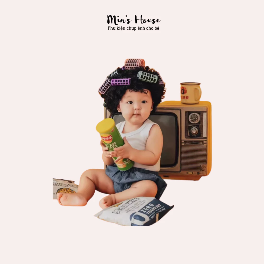 Tôi đã mua mũ tóc giả quấn lô chụp ảnh cho bé và đây là điều tôi không ngờ đến