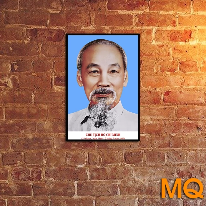 Làm thế nào để treo tranh Bác Hồ trong phòng khách mà không làm mất đi sự trang nghiêm?