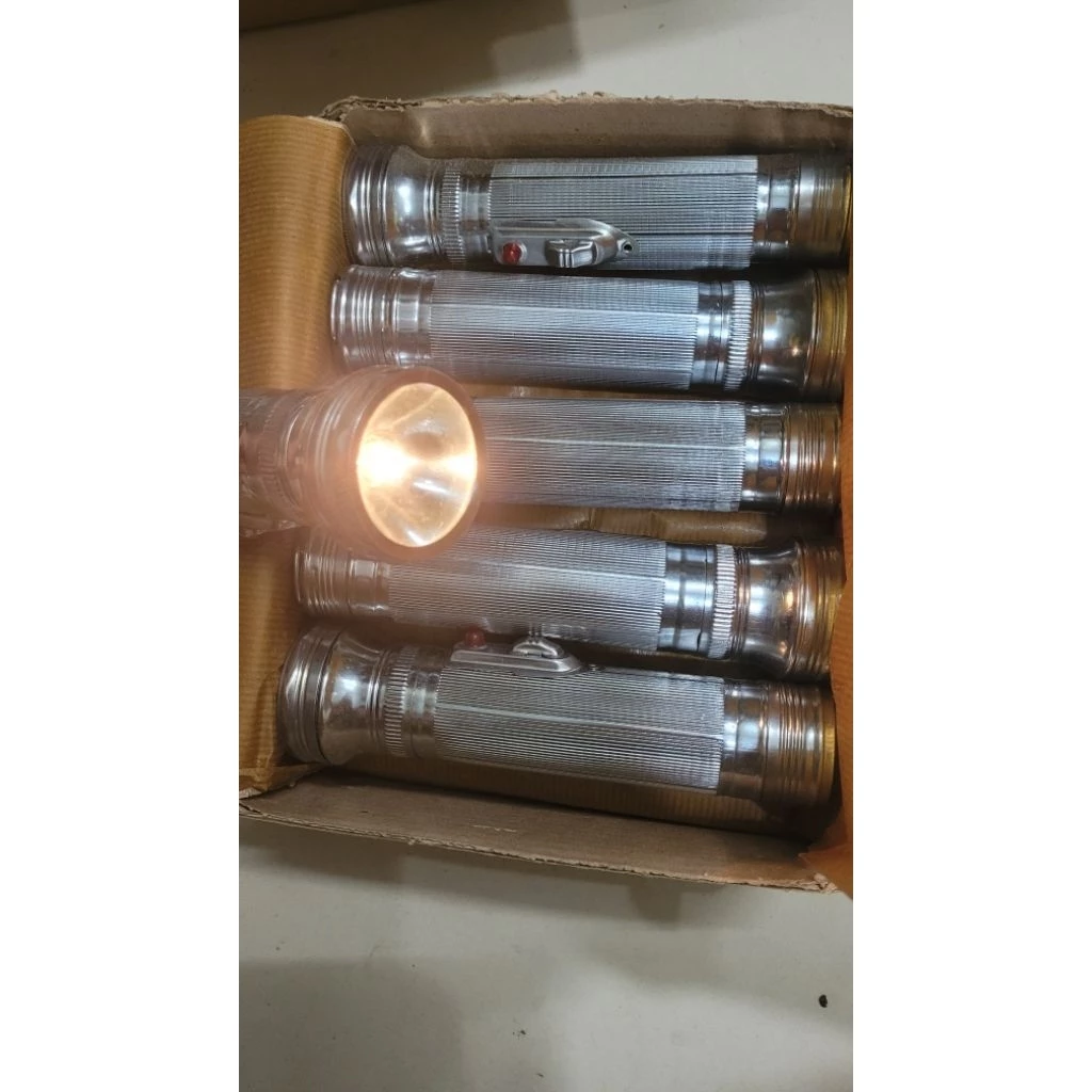 Đèn pin cổ xưa cho cắm trại: Lưu ý quan trọng để tránh mua phải hàng nhái