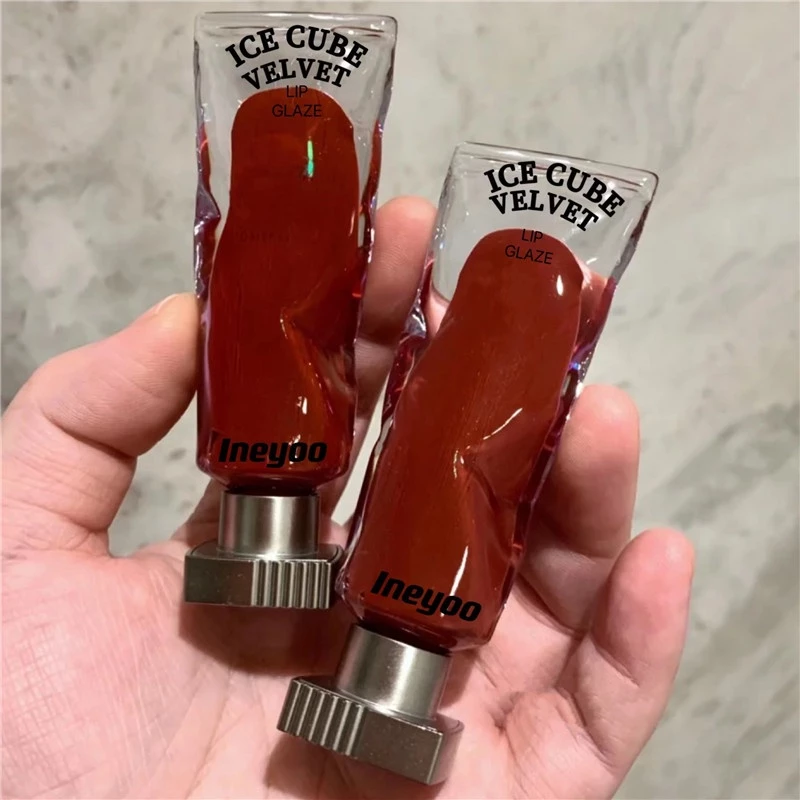 Tôi nghĩ son kem lì là cứu cánh cho môi khô, nhưng thực tế có đúng vậy không?