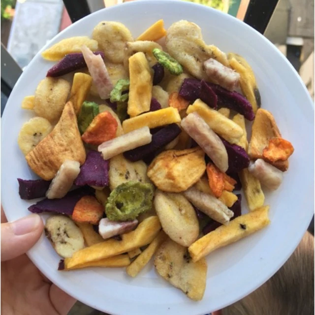 Mua trái cây sấy thập cẩm về ăn thử, tôi đã mắc sai lầm gì khiến tiền mất tật mang?