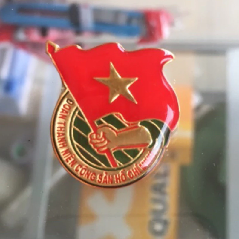 Làm thế nào để chọn huy hiệu Đoàn thanh niên phù hợp cho con bạn mà không lãng phí tiền bạc?