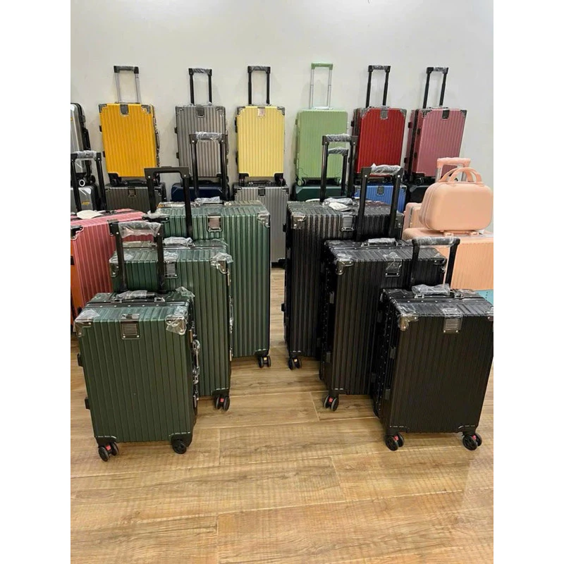 Mẹo chọn vali khung nhôm khóa sập phù hợp cho chuyến đi dài ngày của bé