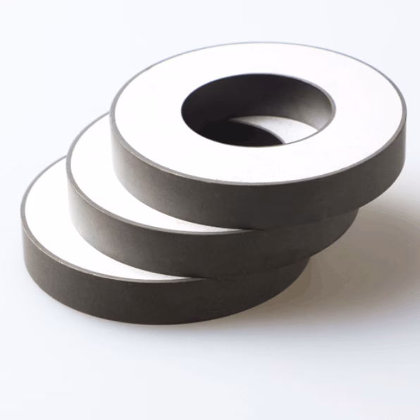 Làm thế nào để chọn băng dính phù hợp cho hộp bánh kẹo và đồ ăn vặt của bạn?