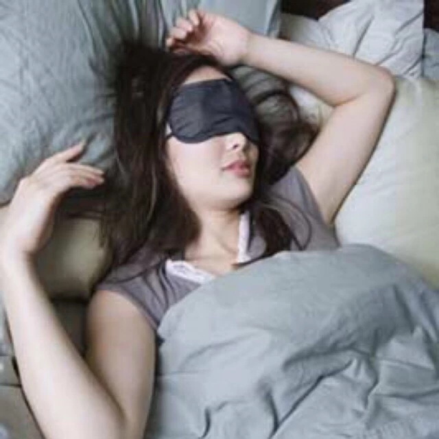 Mặt nạ ngủ mắt giúp bạn không bị chói khi đi máy bay – bí quyết của những người đi du lịch thường xuyên