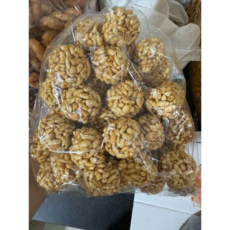 Tại sao bỏng cốm mật lại trở thành món ăn vặt không thể thiếu trong ngày hè nóng bức